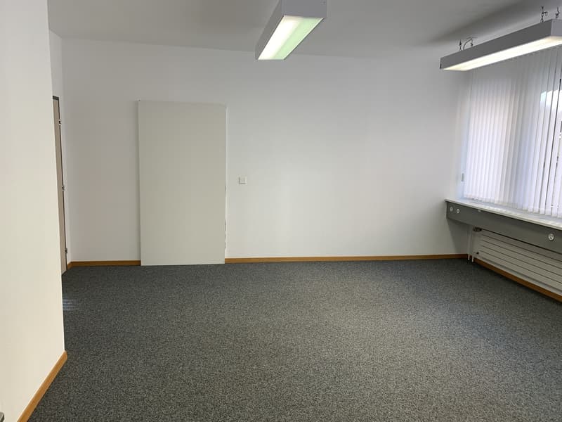 Büro von 27m2 zur Miete in der Nähe des Marktplatzes in La Chaux-de-Fonds (4)
