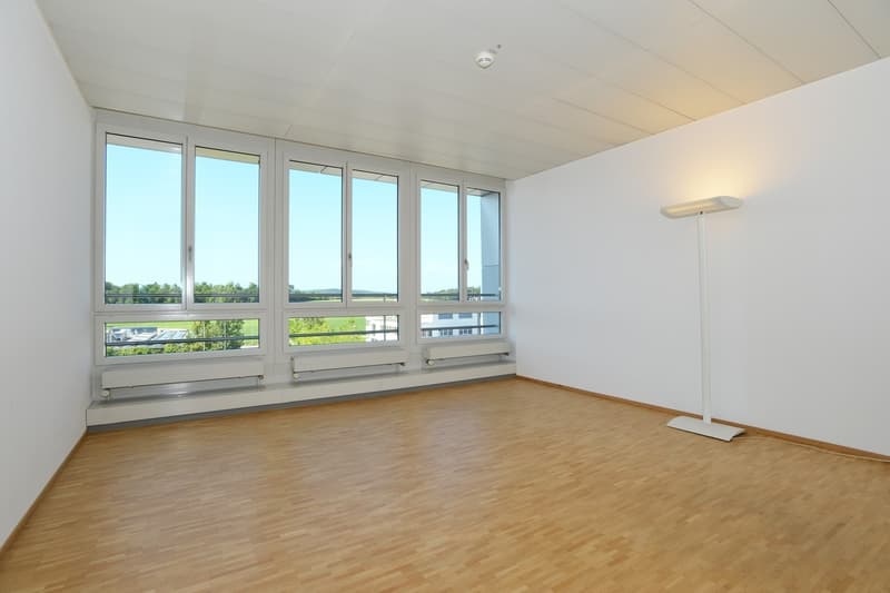 Your office directly at Mägenwil train station (2)