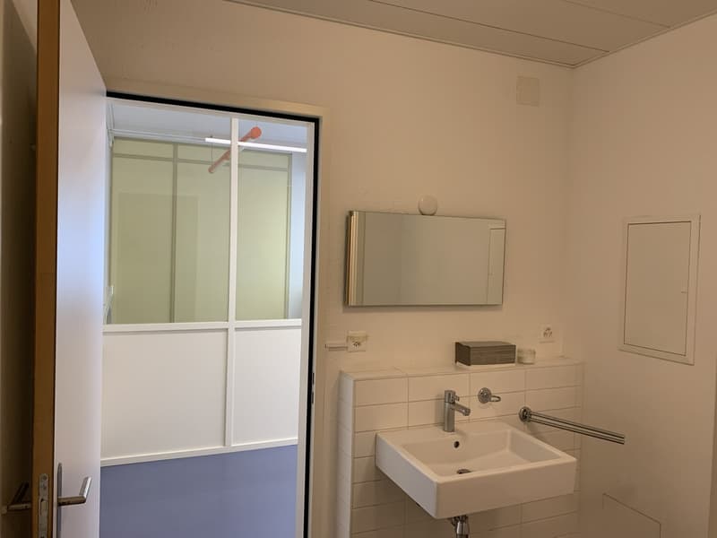 La Tour-de-Peilz, im Gebäude mit der Post - Büros im Erdgeschoss (4)