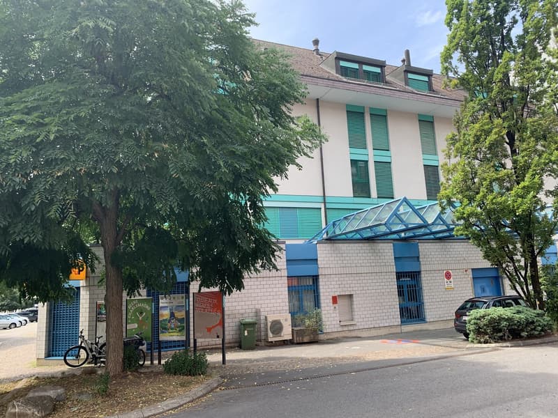 La Tour-de-Peilz, nell'edificio che ospita la Posta - uffici al pianterreno (2)