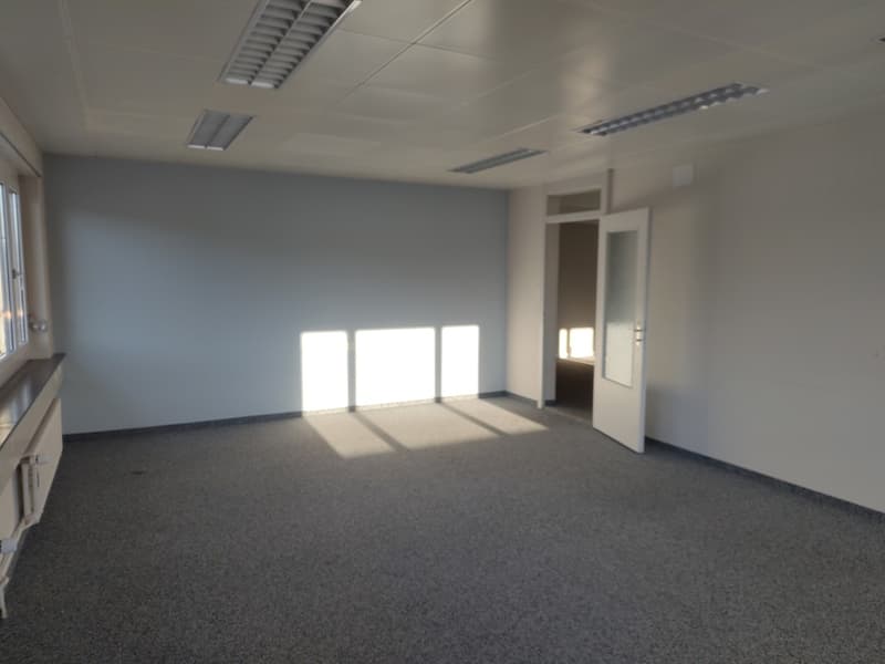 Attractive office spaces in Schlieren, diverse sizes in central location (5)