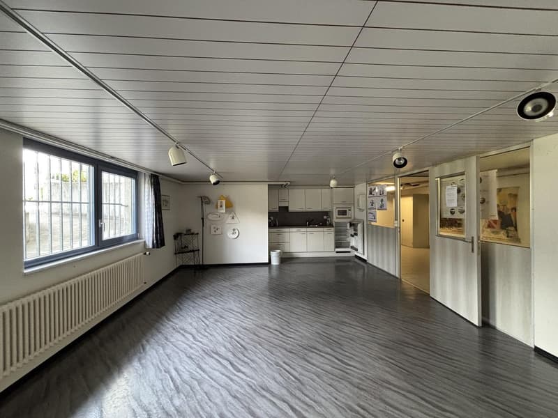Attractive commercial space with versatile usage options in Kriegstetten (13)