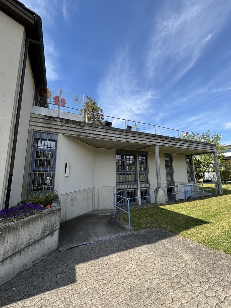 Attractive commercial space with versatile usage options in Kriegstetten (3)
