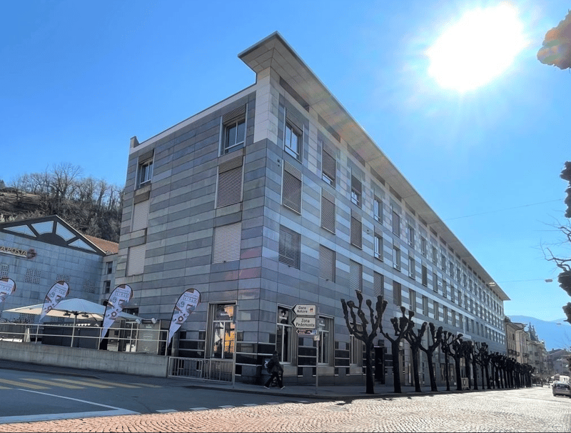 BRIGHT OFFICE IN BELLINZONA (3)