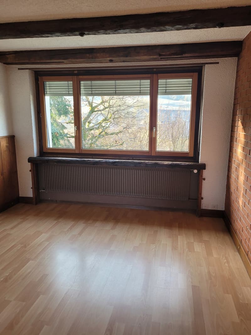 Appartement spacieux de 4 pièces au 1er étage à louer à Glovelier, idéalement situé (4)