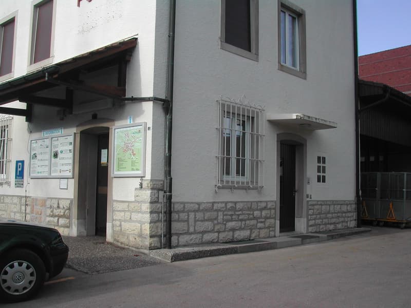 Storage space of about 16 m2 for rent in Saignelégier, ideally located (1)