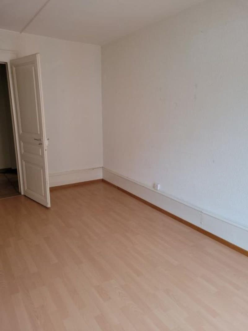 Appartamento di 3 locali al 2° piano in affitto a Fleurier, situato in posizione ideale (9)