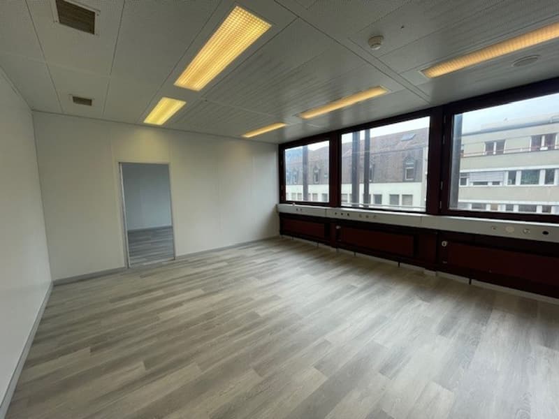 Practical office space directly at Basel SBB train station (4)