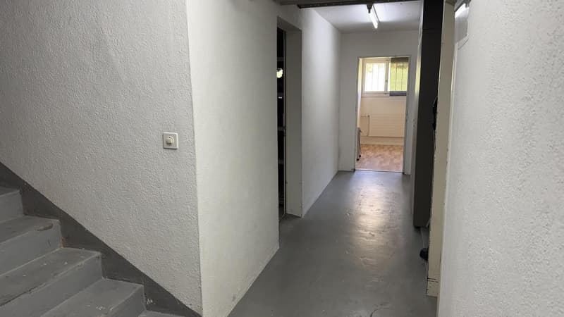 Attractive commercial space on the ground floor with storage in the basement (5)