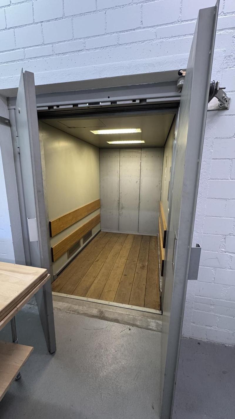 Attractive commercial space on the ground floor with storage in the basement (2)