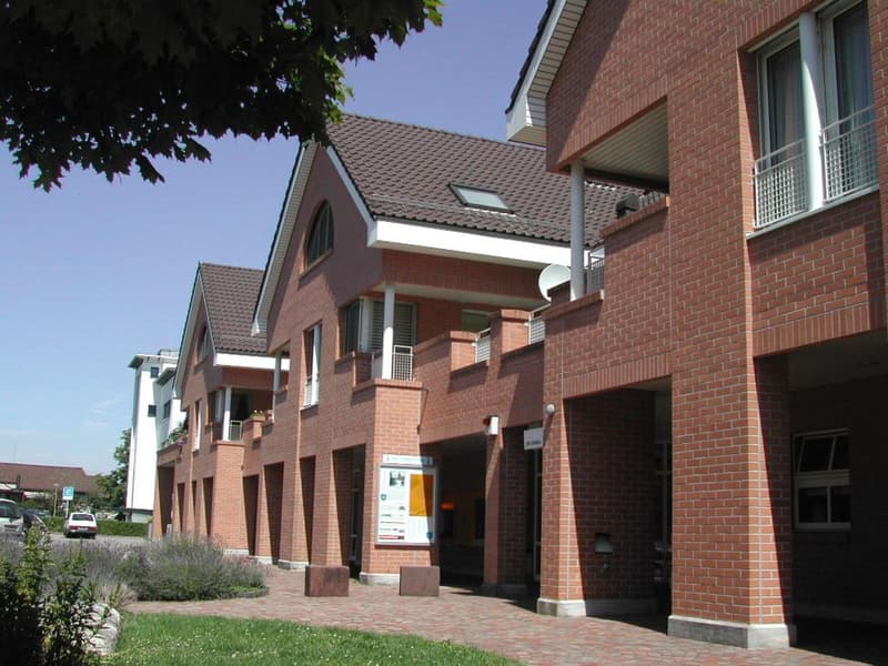 Parking space directly at the train station (2)
