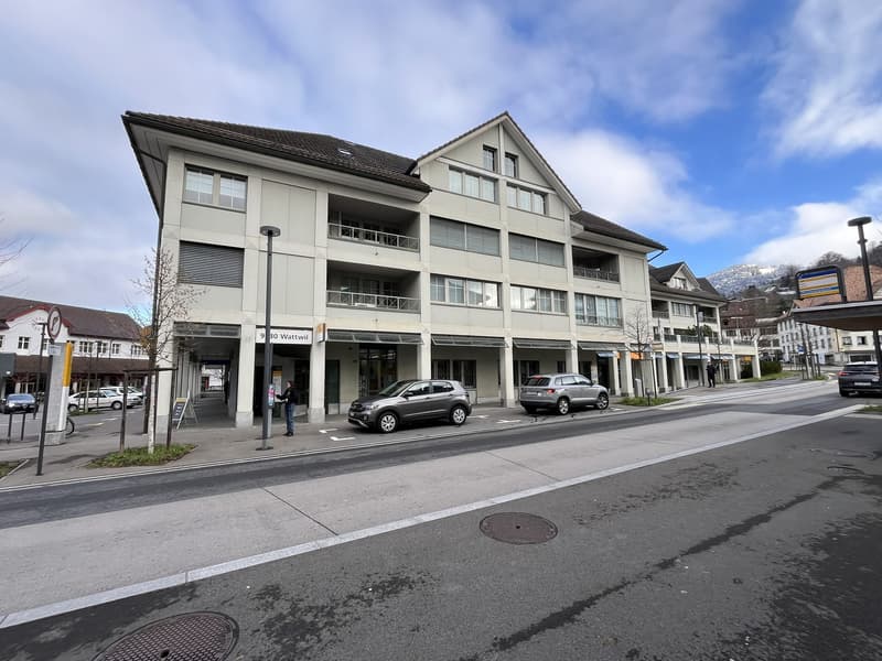Locaux commerciaux (ancien bureau de poste) avec parking (2)
