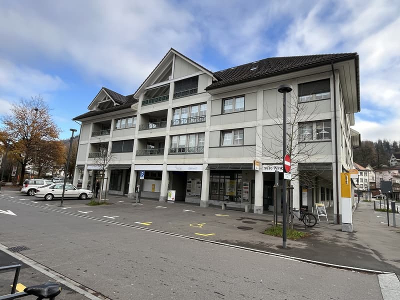 Locaux commerciaux (ancien bureau de poste) avec parking (1)