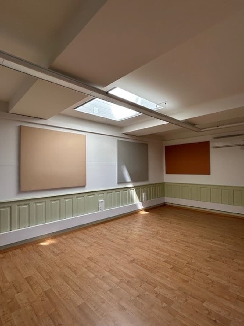 Zentrale Büroräumlichkeiten im historischen Gebäude zu vermieten (3)