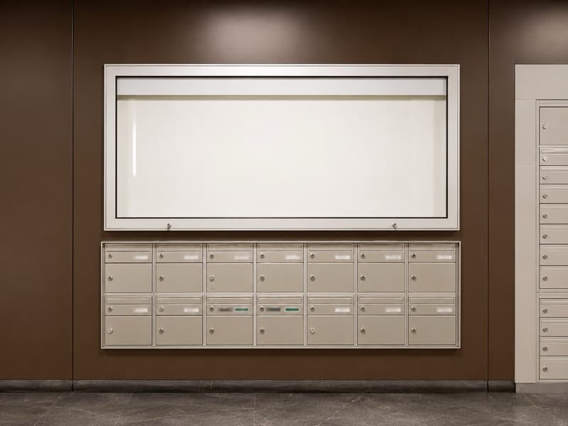 Eine kleine Ausstellungs-vitrine erwartet Sie (1)
