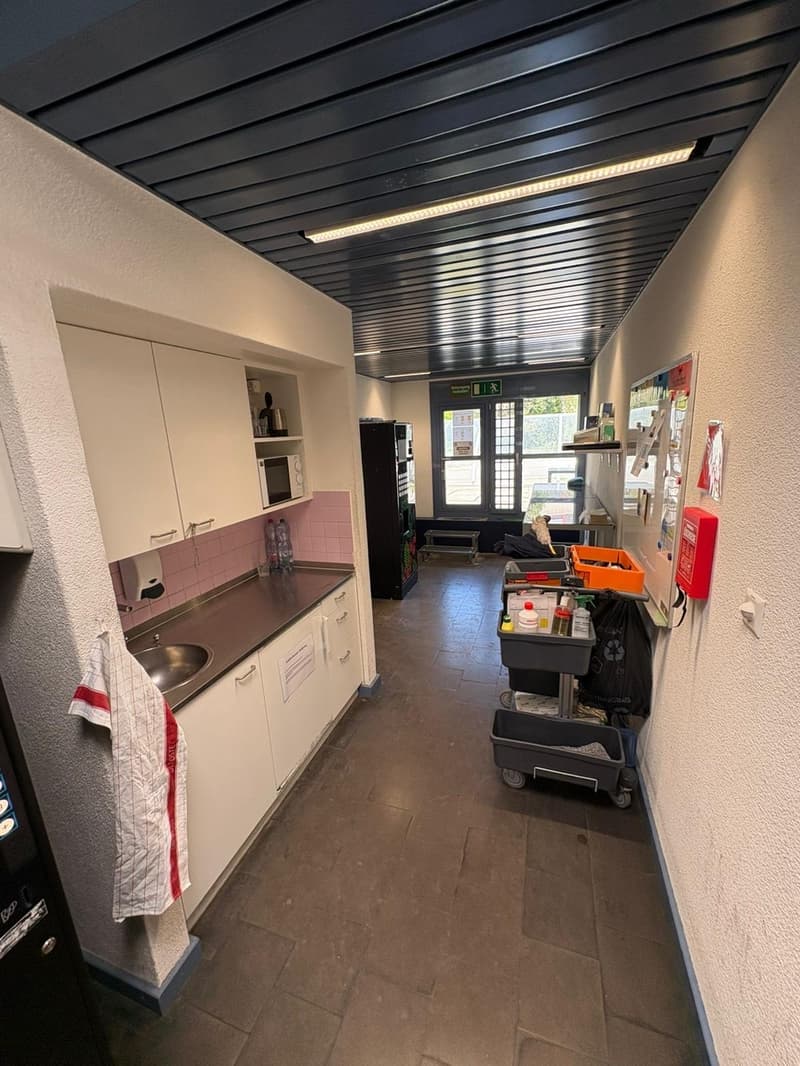 Espace commercial/entrepôt attractif à Glattbrugg avec des connections de trafic optimales (7)