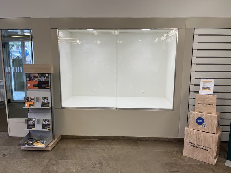 Helle Innenvitrine an bester Lage (5)