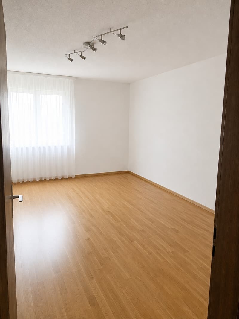 Grosszügige 5.5-Zimmerwohnung mit Cheminée und grossem Südbalkon (8)