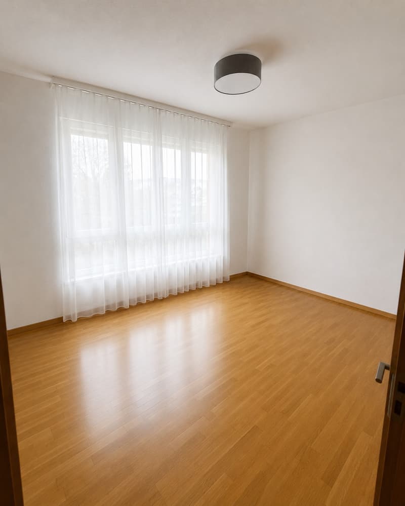 Grosszügige 5.5-Zimmerwohnung mit Cheminée und grossem Südbalkon (7)