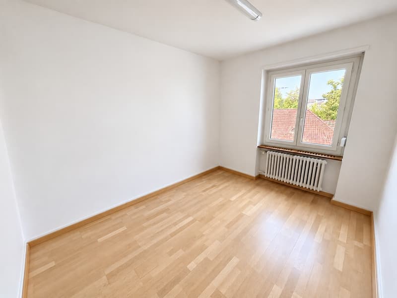 Zimmer neben Küche