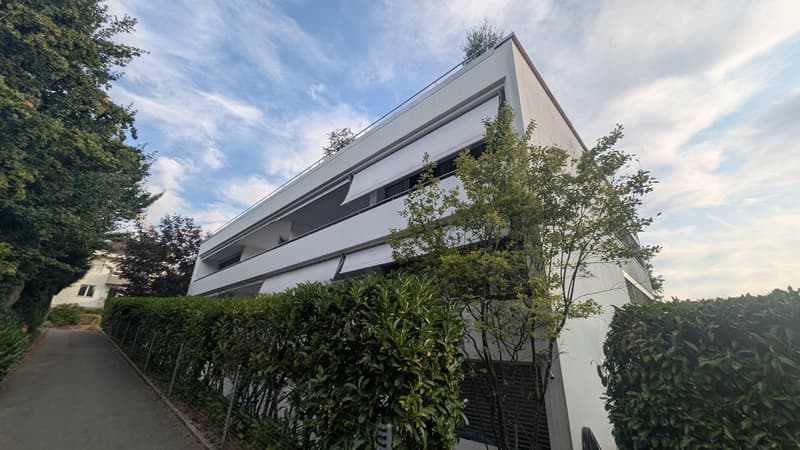 Exklusive 3.5-Zimmer-Wohnung mit Loggia/Sitzplatz (1)