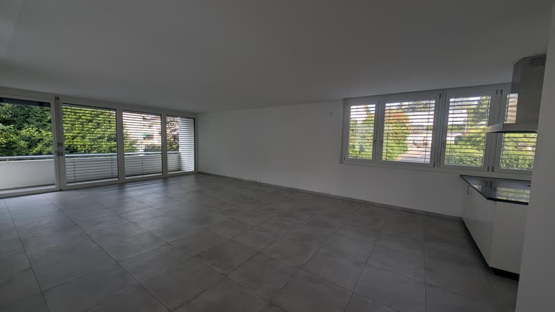 Exklusive 3 1/2-Zimmer-Wohnung mit Loggia (3)