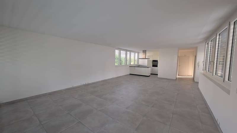 Exklusive 3 1/2-Zimmer-Wohnung mit Loggia (2)