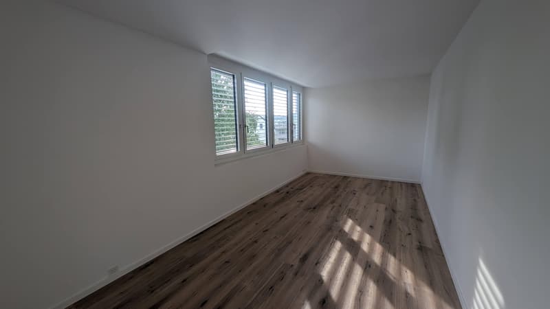 Exklusive 3 1/2-Zimmer-Wohnung mit Loggia (5)