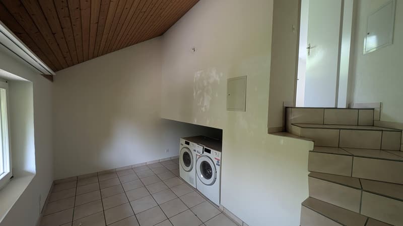 5.5-Zimmer-Maisonettewohnung mit Loggia im Herzen von Giebenach (10)