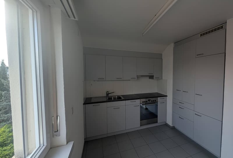 Charmante Dachwohnung mit Cheminée und verglastem Balkon (5)