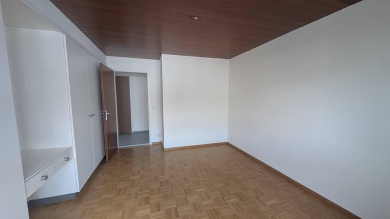 Charmante Dachwohnung mit Cheminée und verglastem Balkon (4)