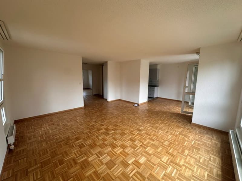 Grosse 3.5-Zimmer-Wohnung mit Balkon (4)