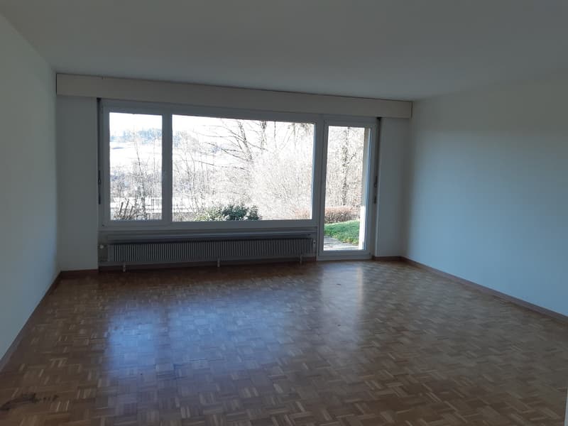 grosszügige 2.5-Zimmerwohnung mit Gartensitzplatz (2)