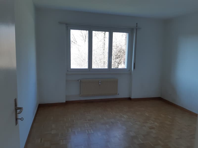 grosszügige 2.5-Zimmerwohnung mit Gartensitzplatz (4)