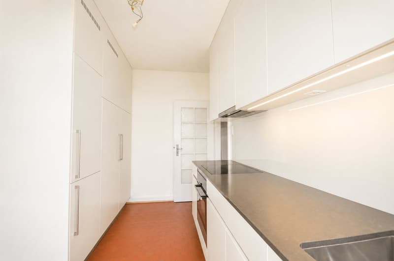 Appartement de charme dans un immeuble ancien dans le quartier populaire de Wettstein (6)