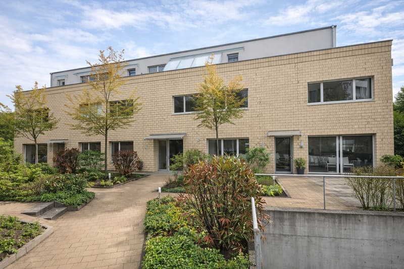 Geräumige 4.5-Zimmer-Wohnung mit Wintergarten in Bottmingen (1)