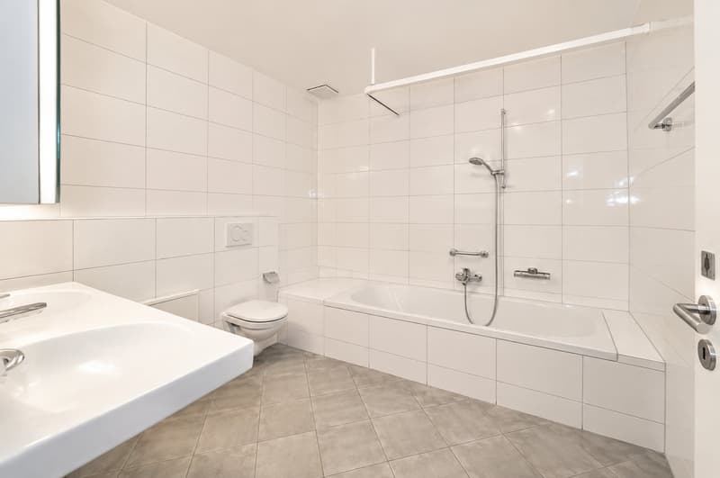 Geräumige 4.5-Zimmer-Wohnung mit Wintergarten in Bottmingen (13)