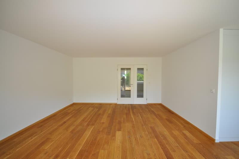 Geräumige 4.5-Zimmer-Wohnung mit Wintergarten in Bottmingen (3)