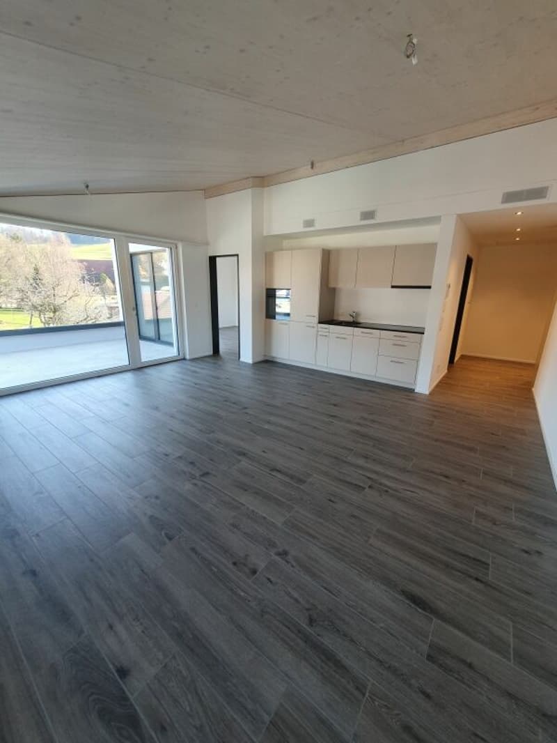 Sale: 2.5-room owner-occupied apartment on the top floor (1)