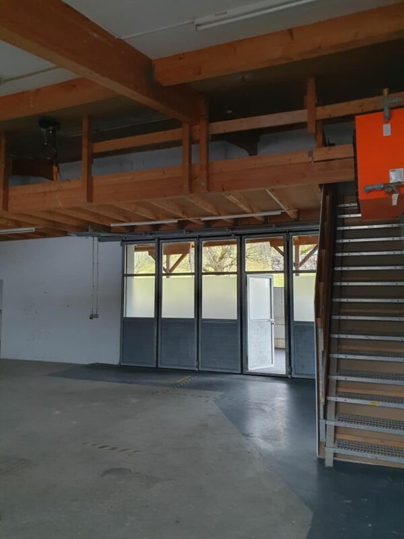 110m2 Gewerbe / Lagerraum inkl. Büroraum und 55m2 Galerie (4)