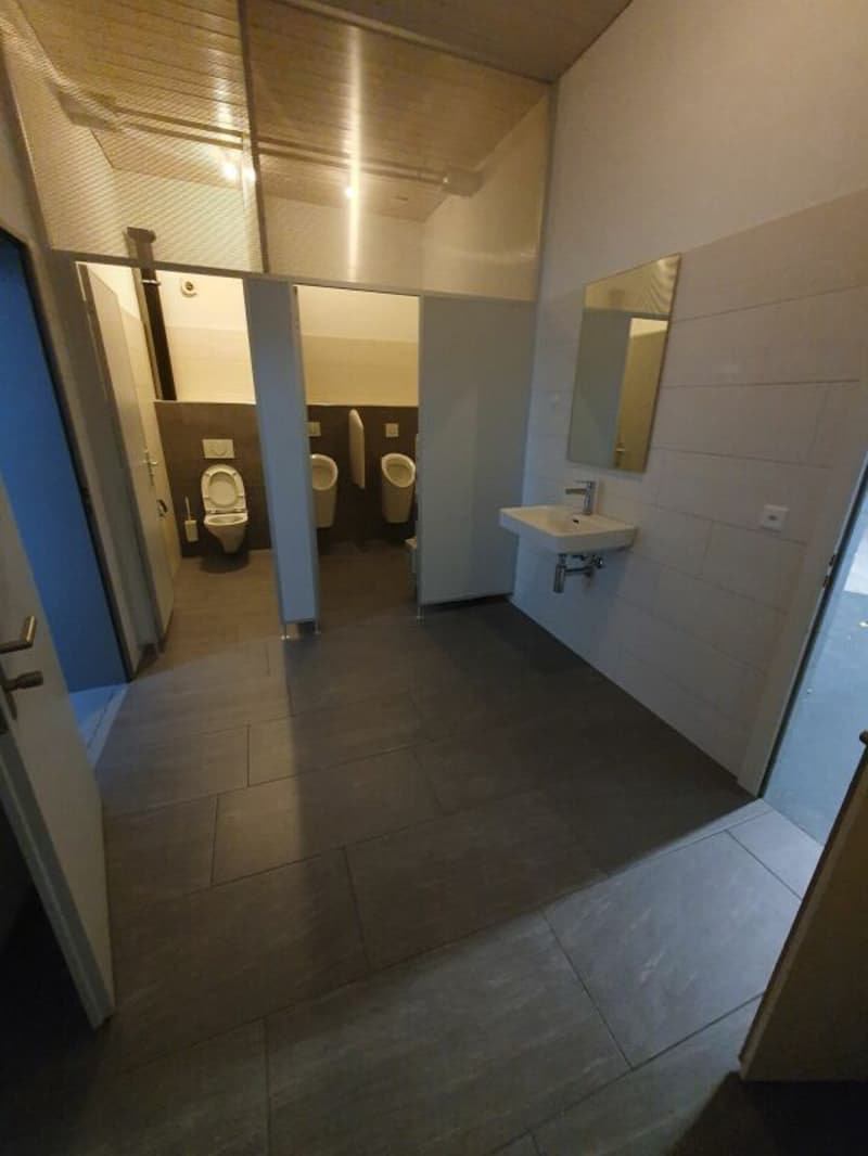 110m2 Gewerbe / Lagerraum inkl. Büroraum und 55m2 Galerie (7)