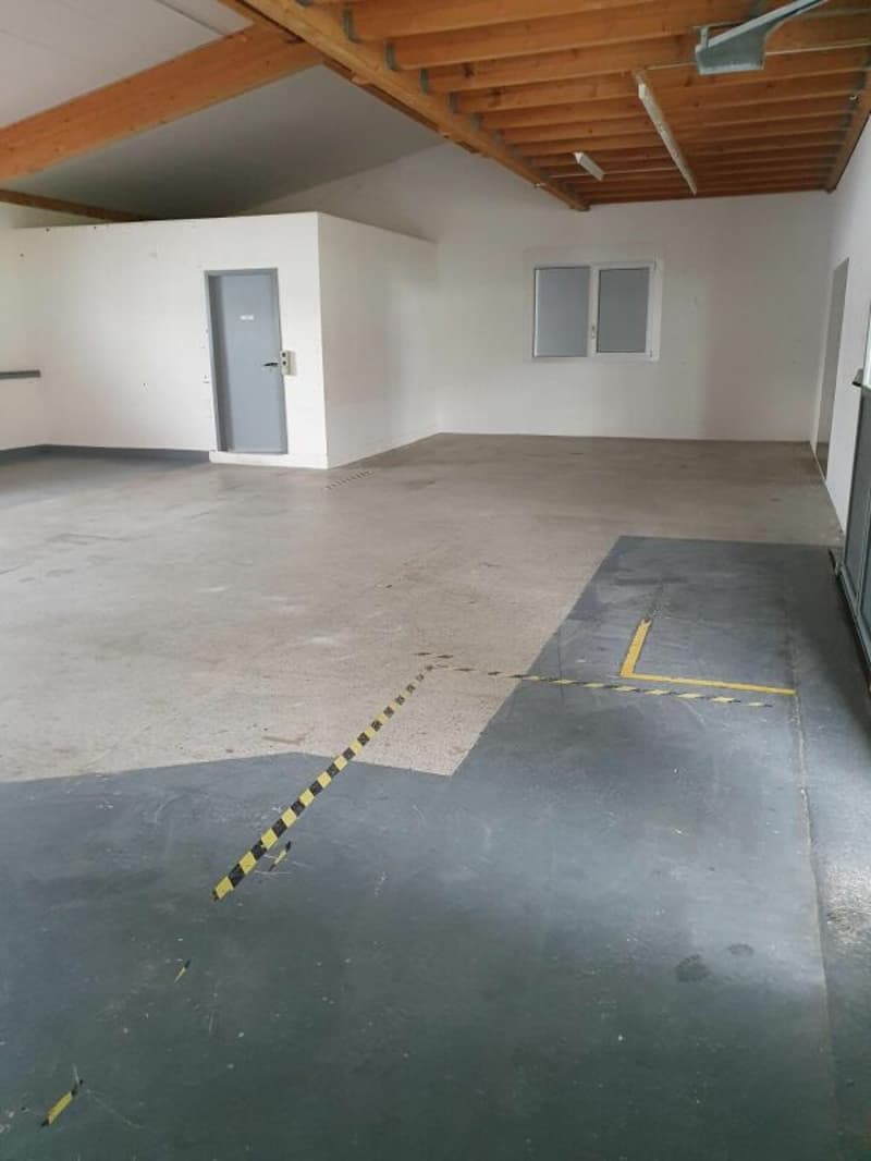 110m2 Gewerbe / Lagerraum inkl. Büroraum und 55m2 Galerie (3)