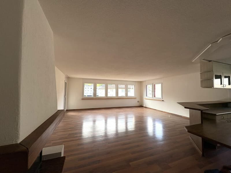 Grosszügige 4.5 Zimmerwohnung inkl. Einstellplatz in TG zu vermieten (2)