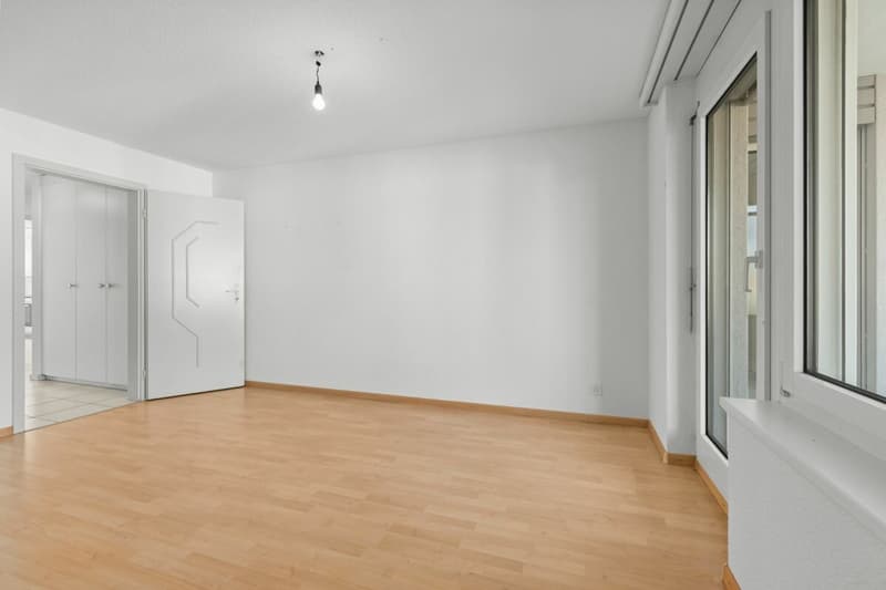 Appartement de 3,5 pièces lumineux avec balcon ensoleillé et vue sur le verdure (8)