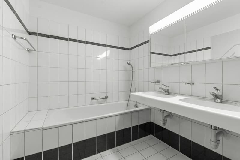 Appartement de 3,5 pièces lumineux avec balcon ensoleillé et vue sur le verdure (10)