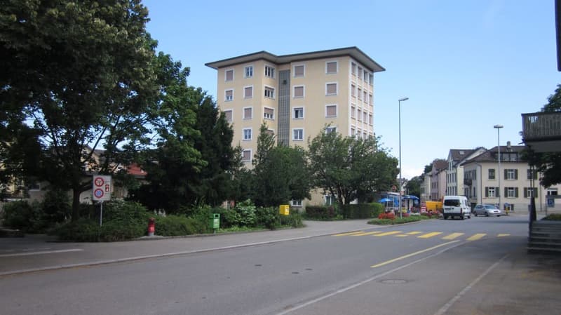 Schöne, helle 1.5-Zi-Wohnung an zentraler Lage. Abgeschlossene Küche. Lift. Aussicht! Bus, Stadtbahnhof, Läden, See. Alles in Gehdistanz! (1)