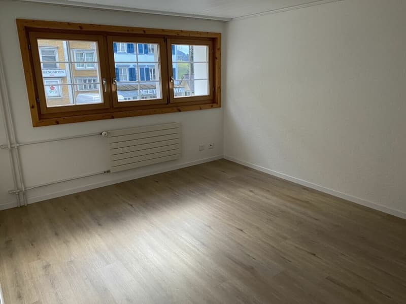 Charmante 3.0-Zi-Wohnung im Zentrum. Preiswert! Hell. Renoviert. 3.0-Zimmer in stilvollem Haus! (3)