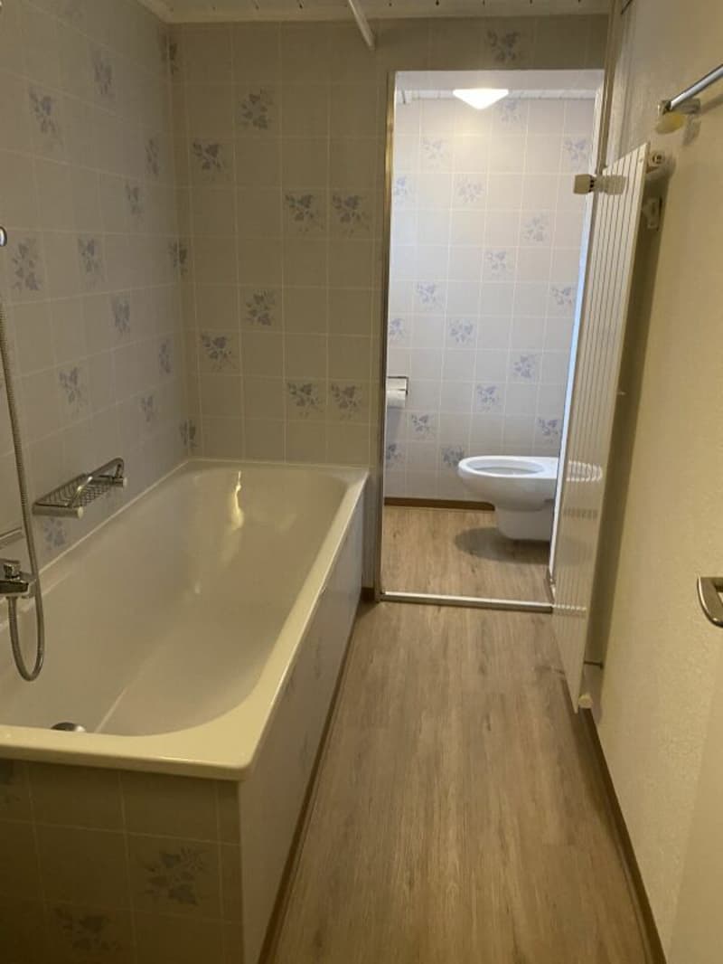 Charmante 3.0-Zi-Wohnung im Zentrum. Preiswert! Hell. Renoviert. 3.0-Zimmer in stilvollem Haus! (5)