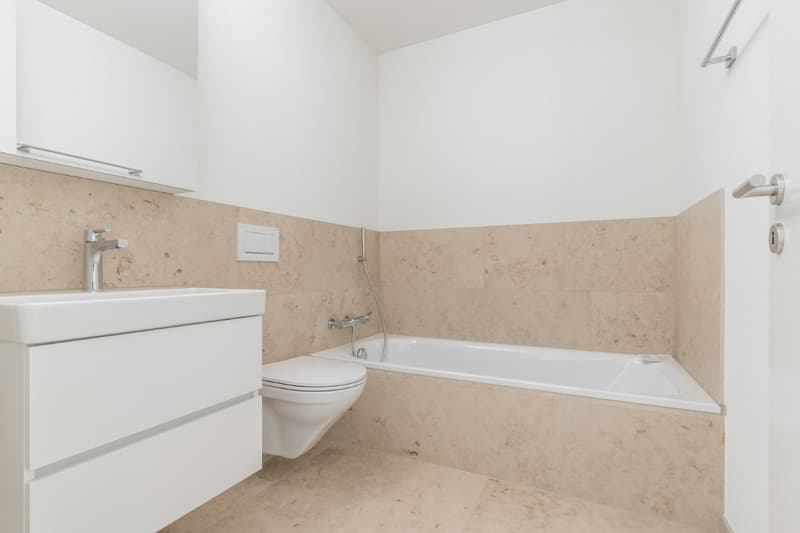 Bad mit Badewanne