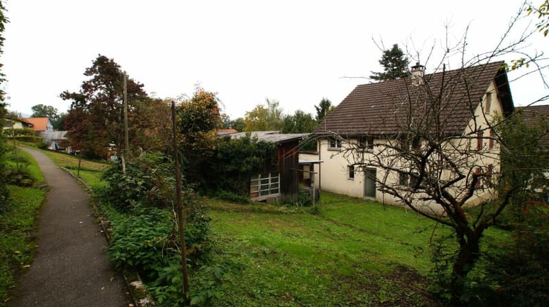 Renovation-requiring old property with building land reserve (9)